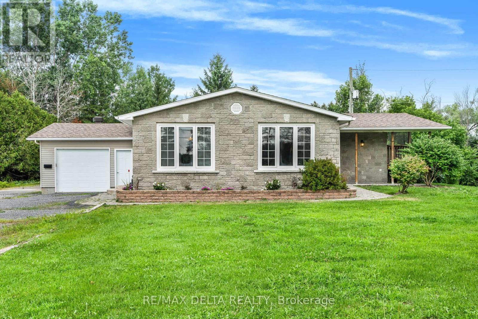 353 Russell Rd, Clarence-Rockland, ON K0A 2A0
