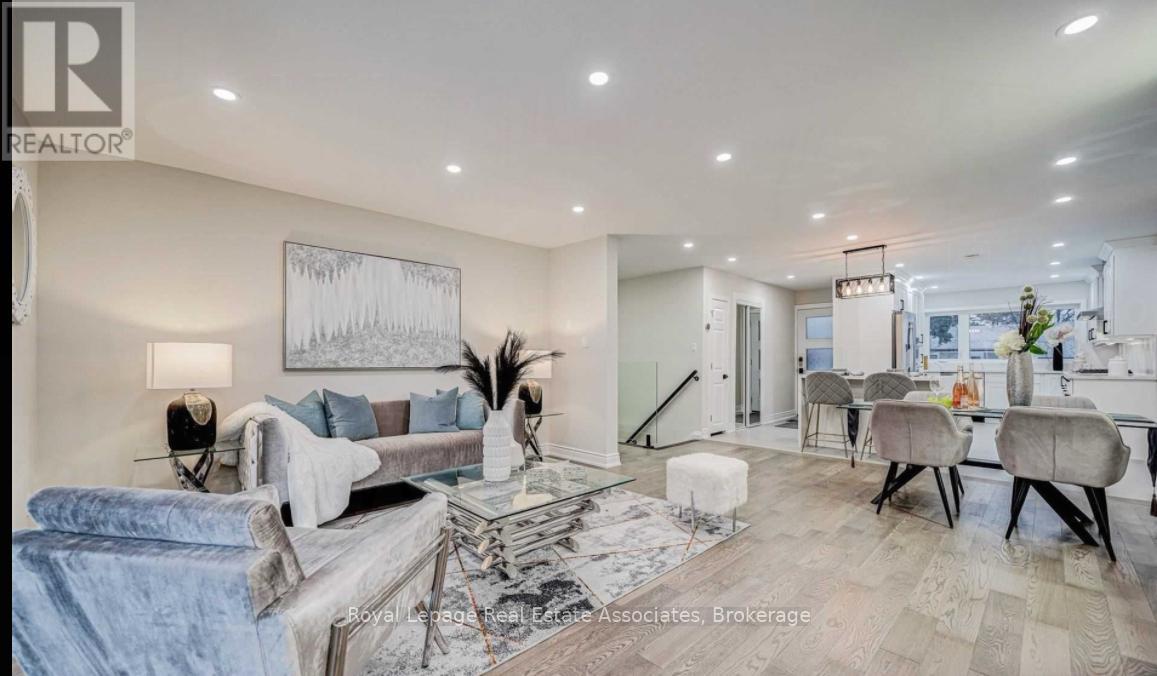 21 Davistow Cres, Toronto, ON M9V 3E8