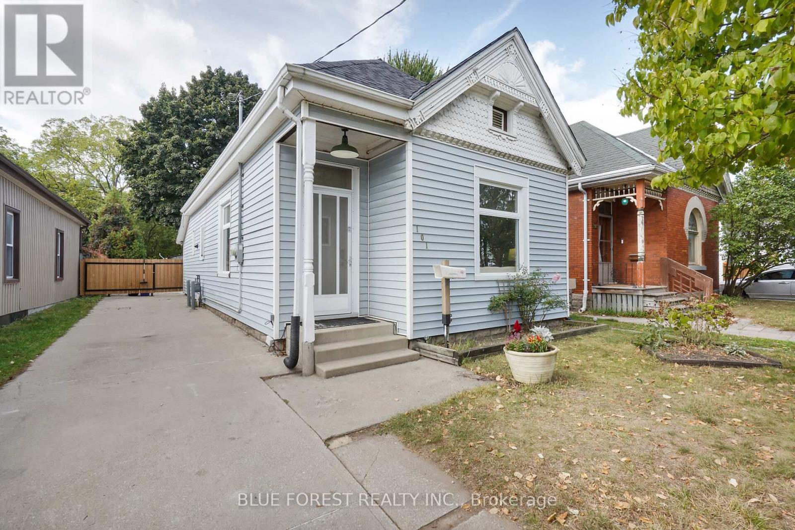 101 Elm St, London, ON N5Z 2K4