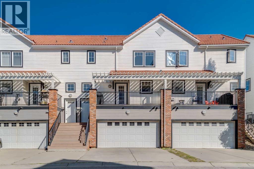 37 Royal Oak Plz NW, Calgary, AB T3G 0B3