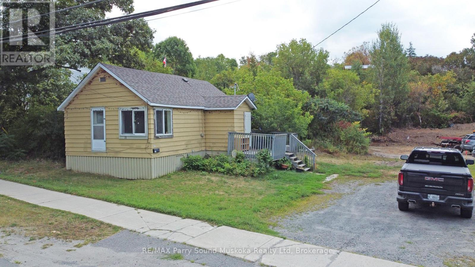 37 Parry Sound Rd, Parry Sound, ON P2A 2M5