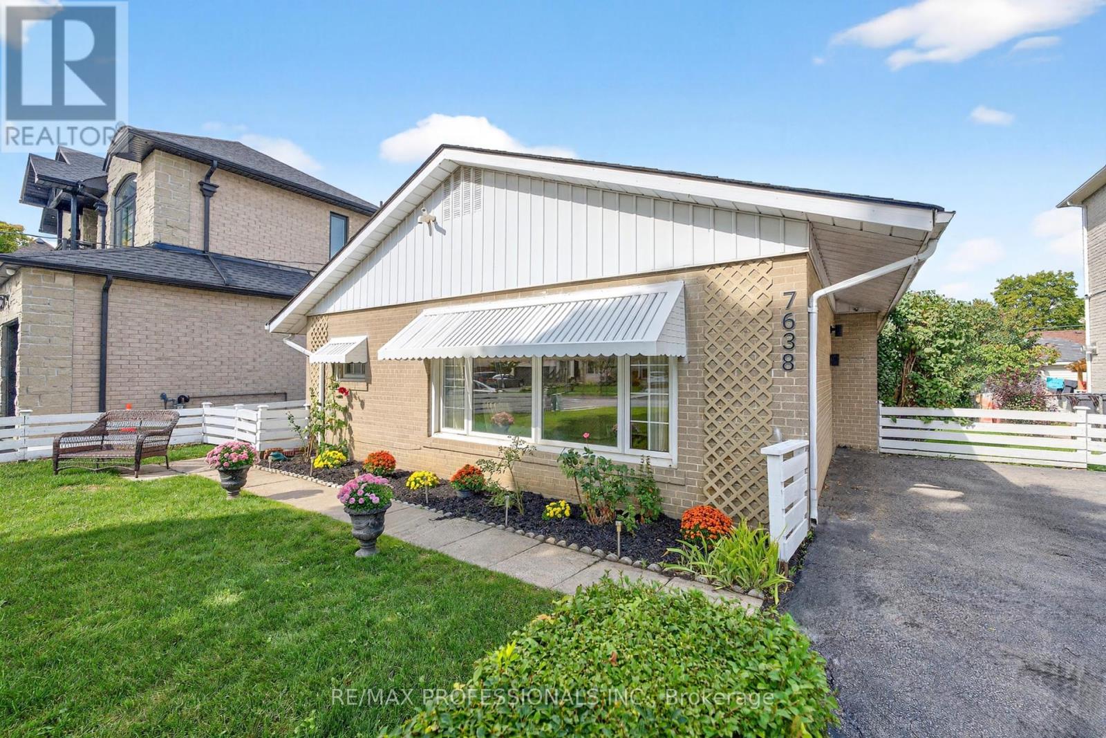 7638 Redstone Rd, Mississauga, ON L4T 2B9