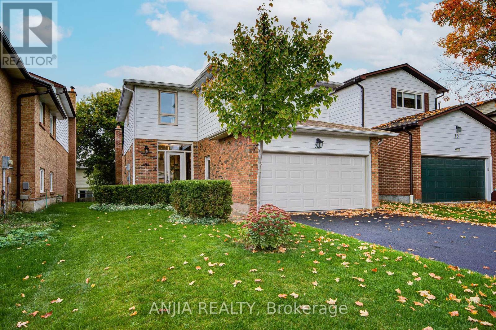 31 Holm Cres, Markham, ON L3T 5M4