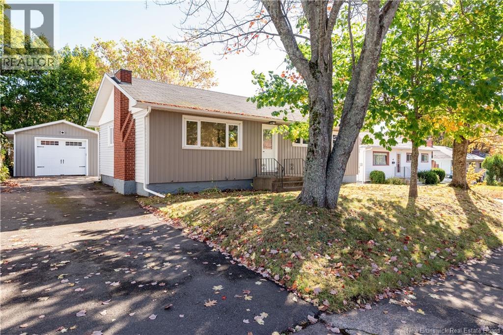49 Bissett, Moncton, NB E1E 2S8