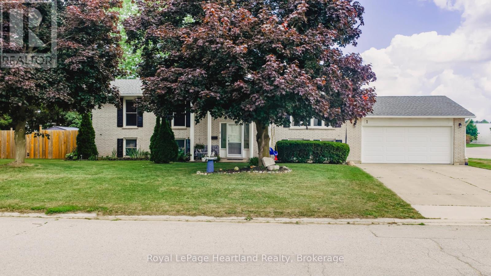 1 Alexander St, Huron East, ON N0K 1W0