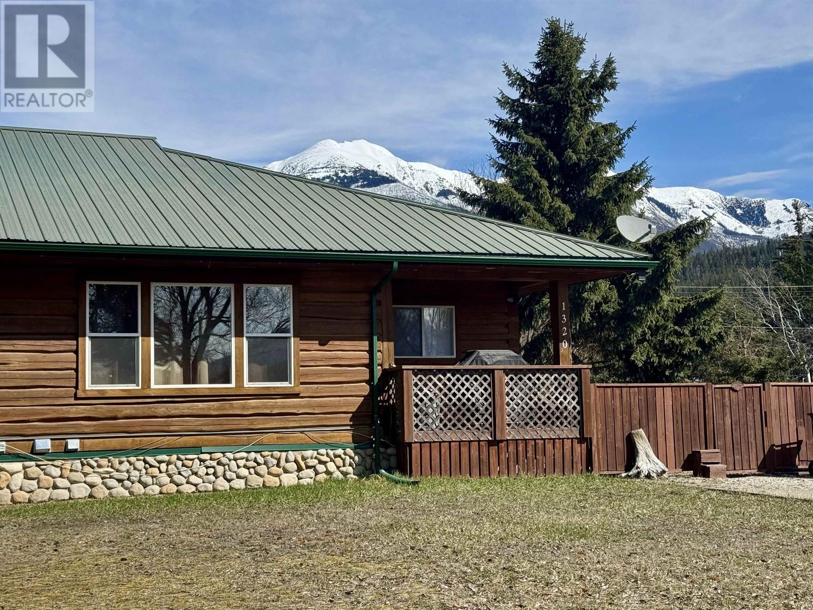 1320 3 Avenue, Valemount, BC V0E 2Z0