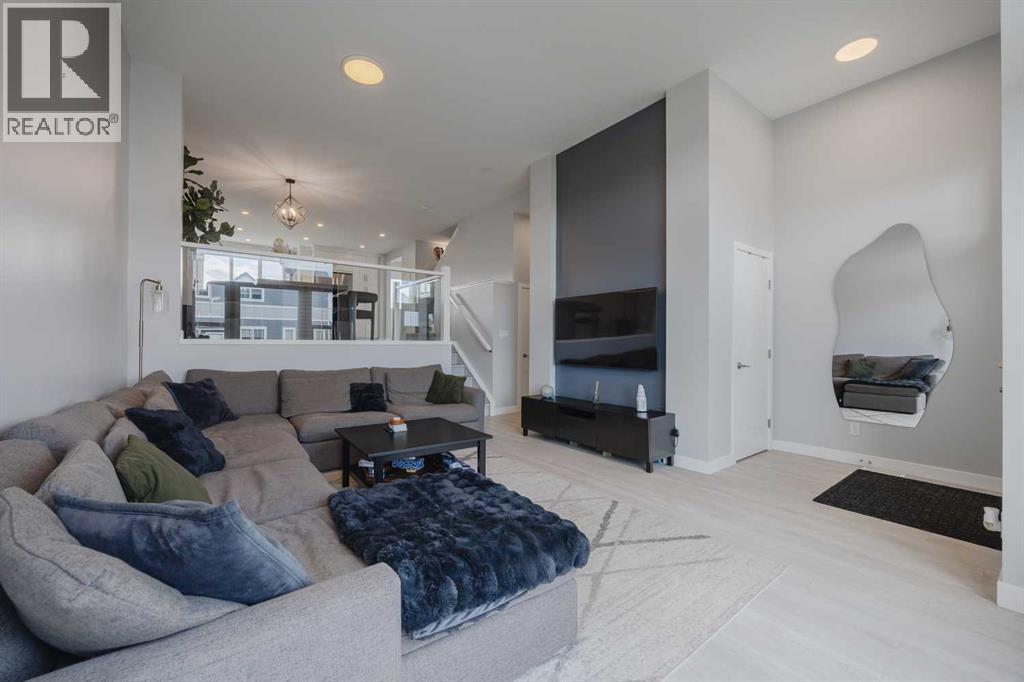 190 Magnolia Sq SE, Calgary, AB T3M 2W5
