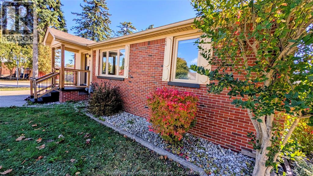 921 Grand Marais Rd W, Windsor, ON N9E 1C2