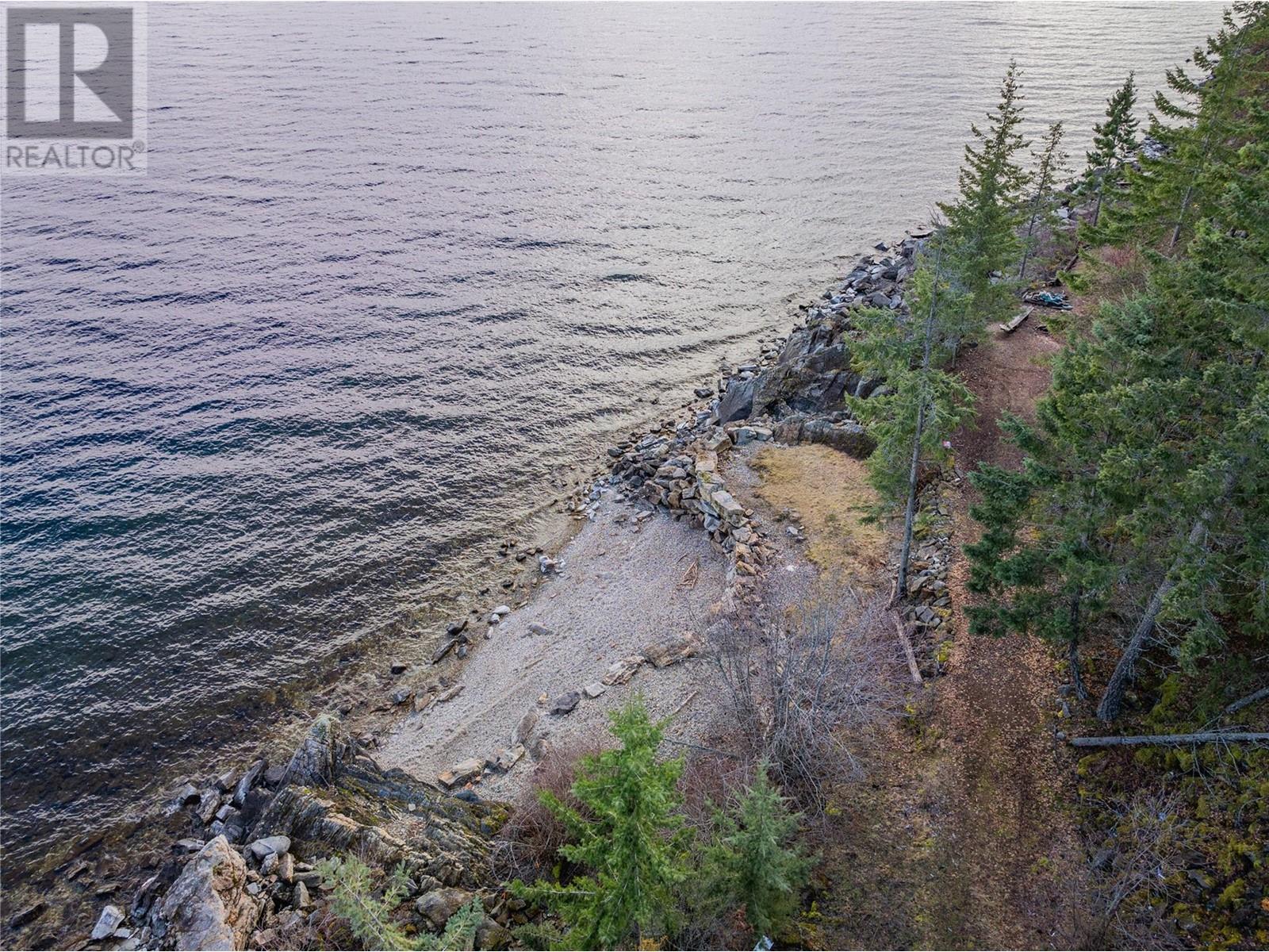 397 Park Ave, Procter, BC V1L 0B6