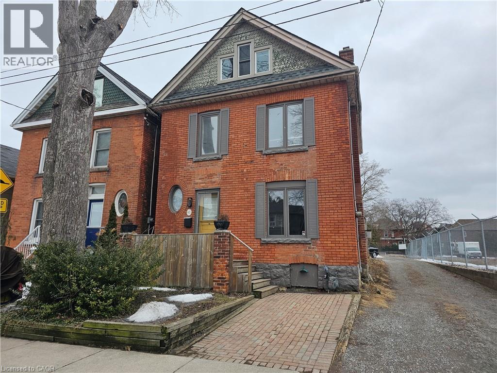 63 New St, Hamilton, ON L8P 4J7