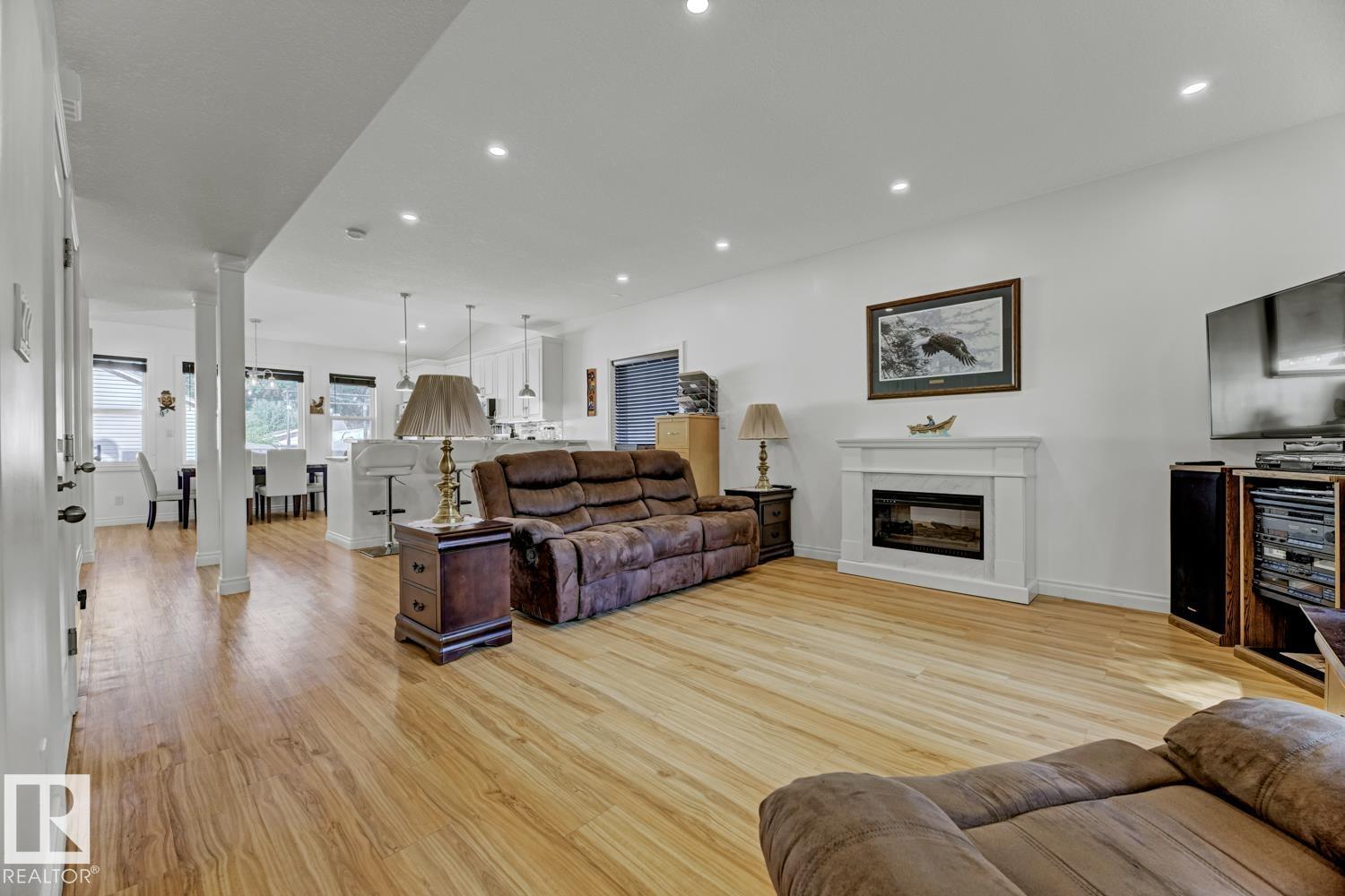 89 St Nw Unit 11306, Edmonton, AB T5B 3T6