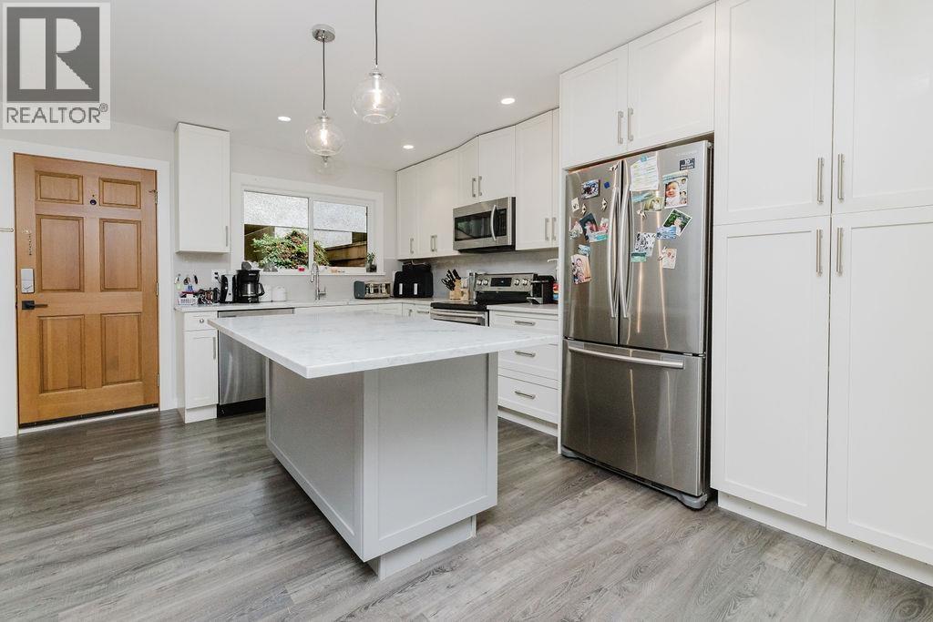841 North Rd, Gibsons, BC V0N 1V9