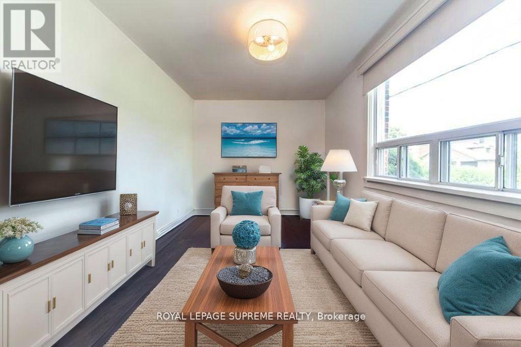 109 Regina Ave, Toronto Englemount-lawrence, ON M6A 1R5
