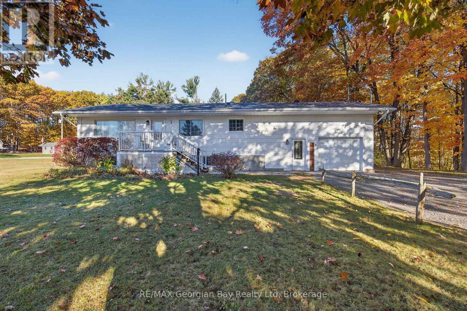 1034 Pine Grove Rd, Penetanguishene, ON L9M 2B5