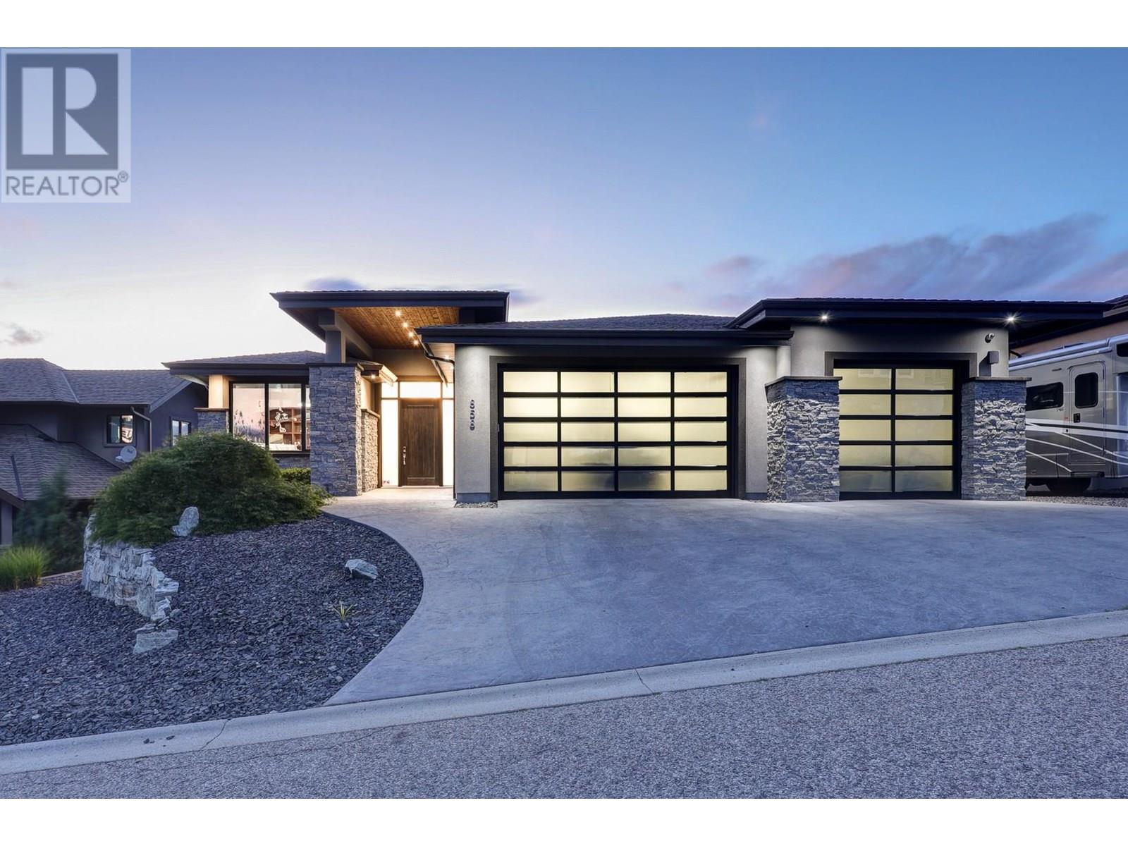 858 Clarance Ave, Kelowna, BC V1W 5H4