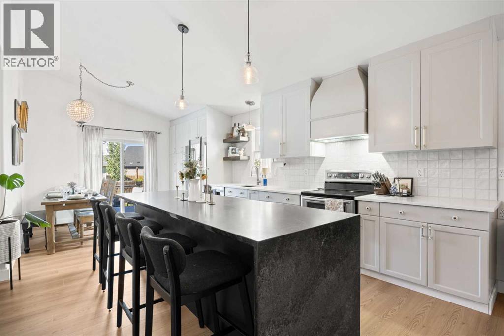 110 W Lakeview Cres, Chestermere, AB T1X 1P0