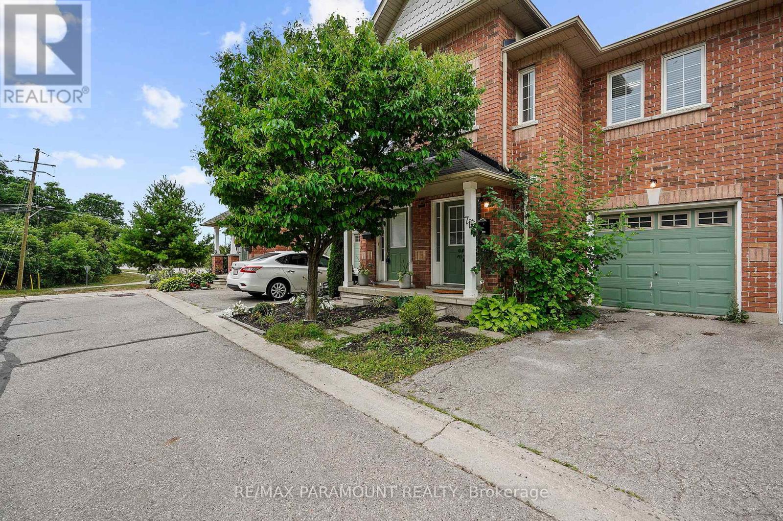 71 250 Ainslie St, Cambridge, ON N1R 8P8