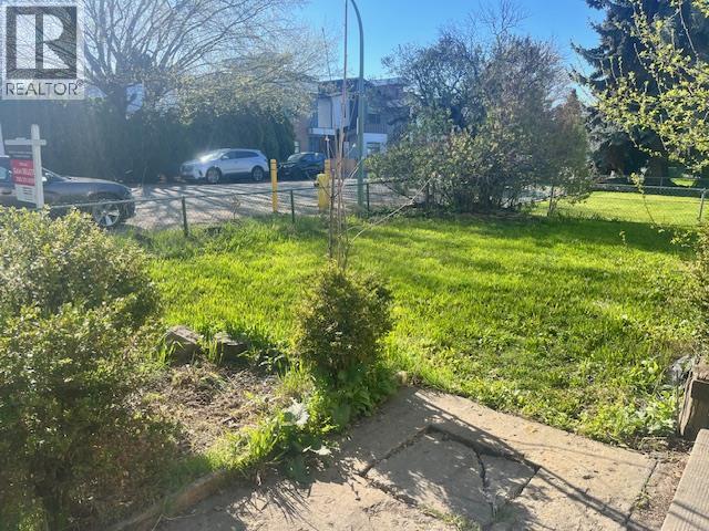 2166 Aberdeen St, Kelowna, BC V1Y 2T4