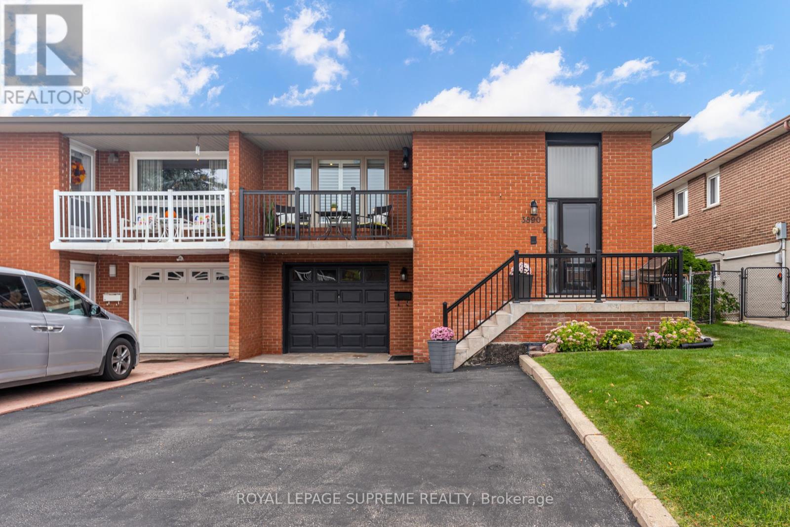 3890 Midhurst Ln, Mississauga, ON L4Z 1C7