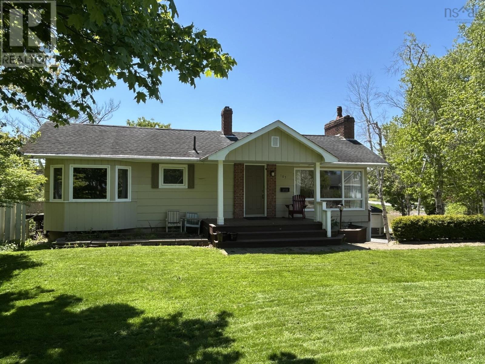 165 Avon St, Hantsport, NS B0P 1P0