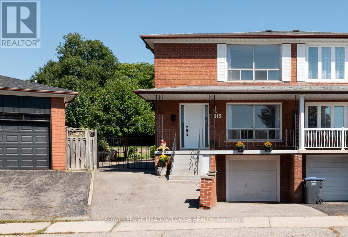 515 Ettridge Ct, Mississauga, ON L5G 1W7
