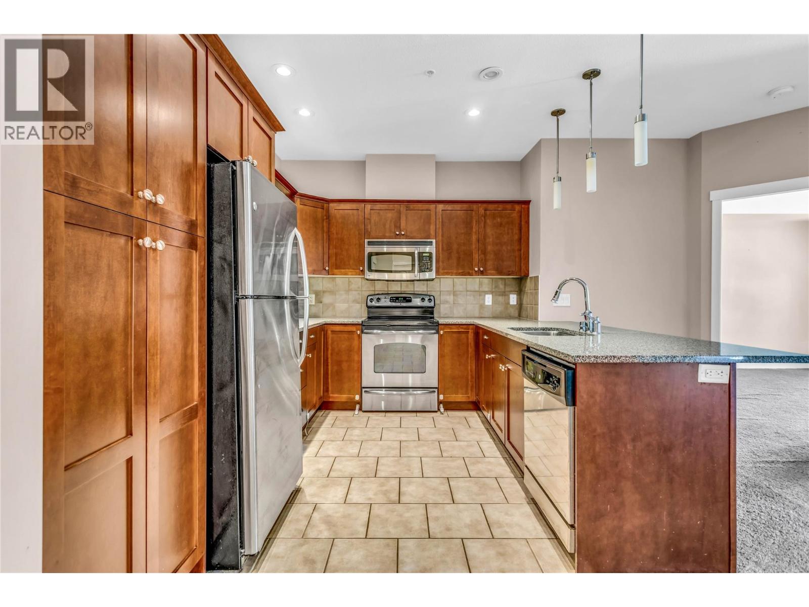 1990 Upper Sundance Drive Unit 3215, West Kelowna, BC V4T 3E7