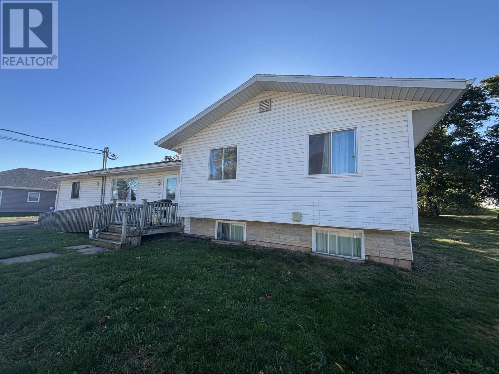 30 Pleasant St, Kensington, PE C0B 1M0