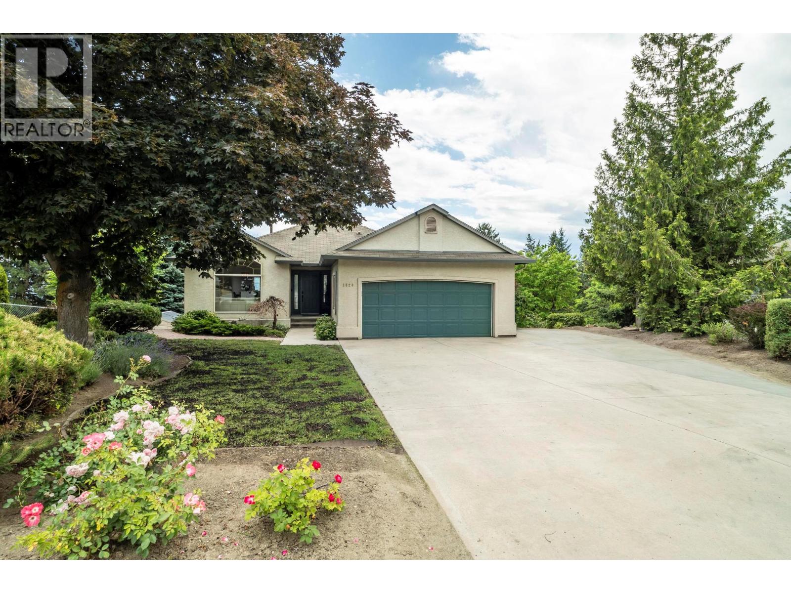 3020 Copper Ridge Ct, West Kelowna, BC V4T 2M7