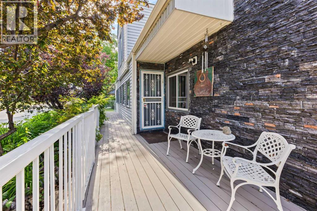 25 Street Sw Unit 2441 #a, Calgary, AB T3E 1Z1