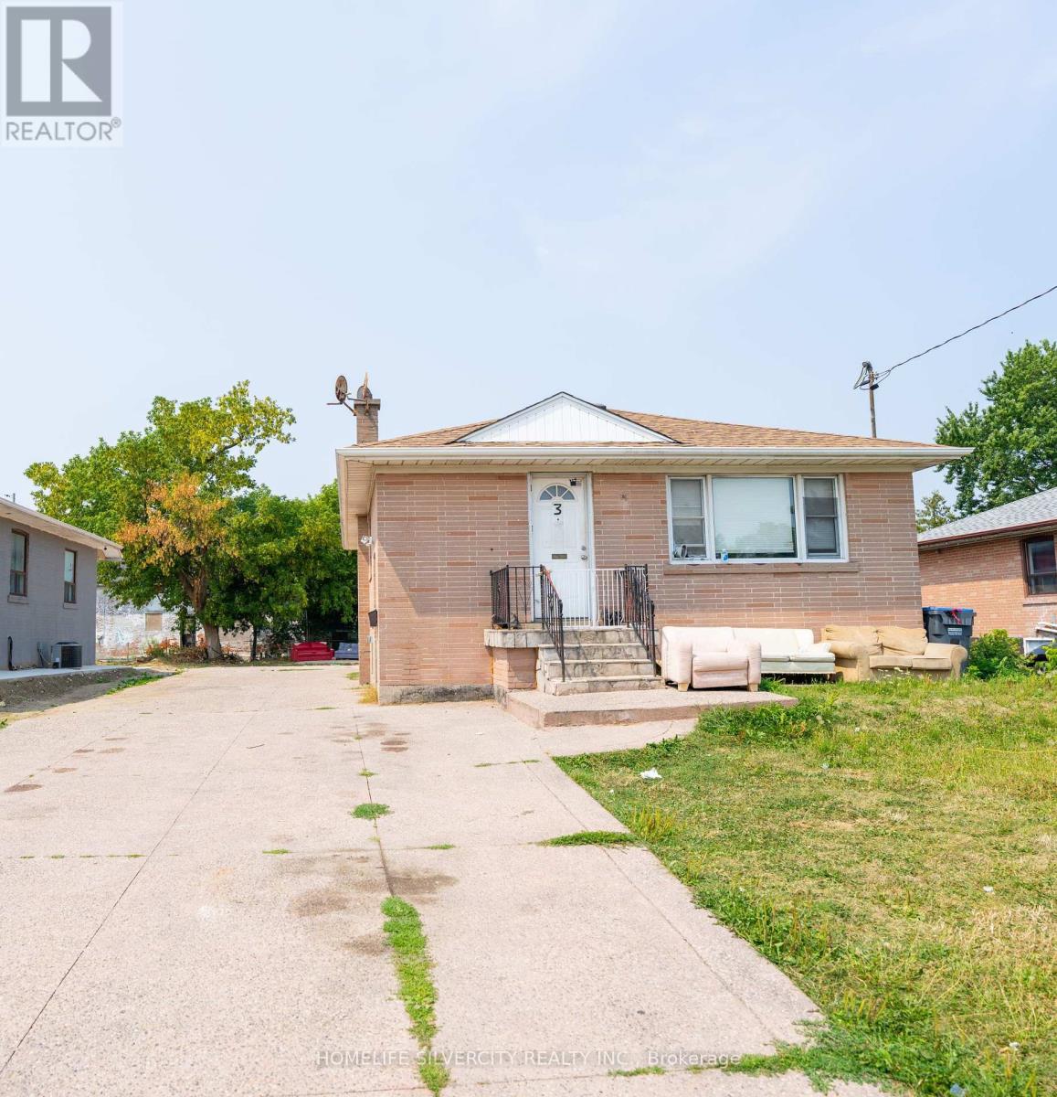 3 Studley St, Mississauga, ON L4T 1H9