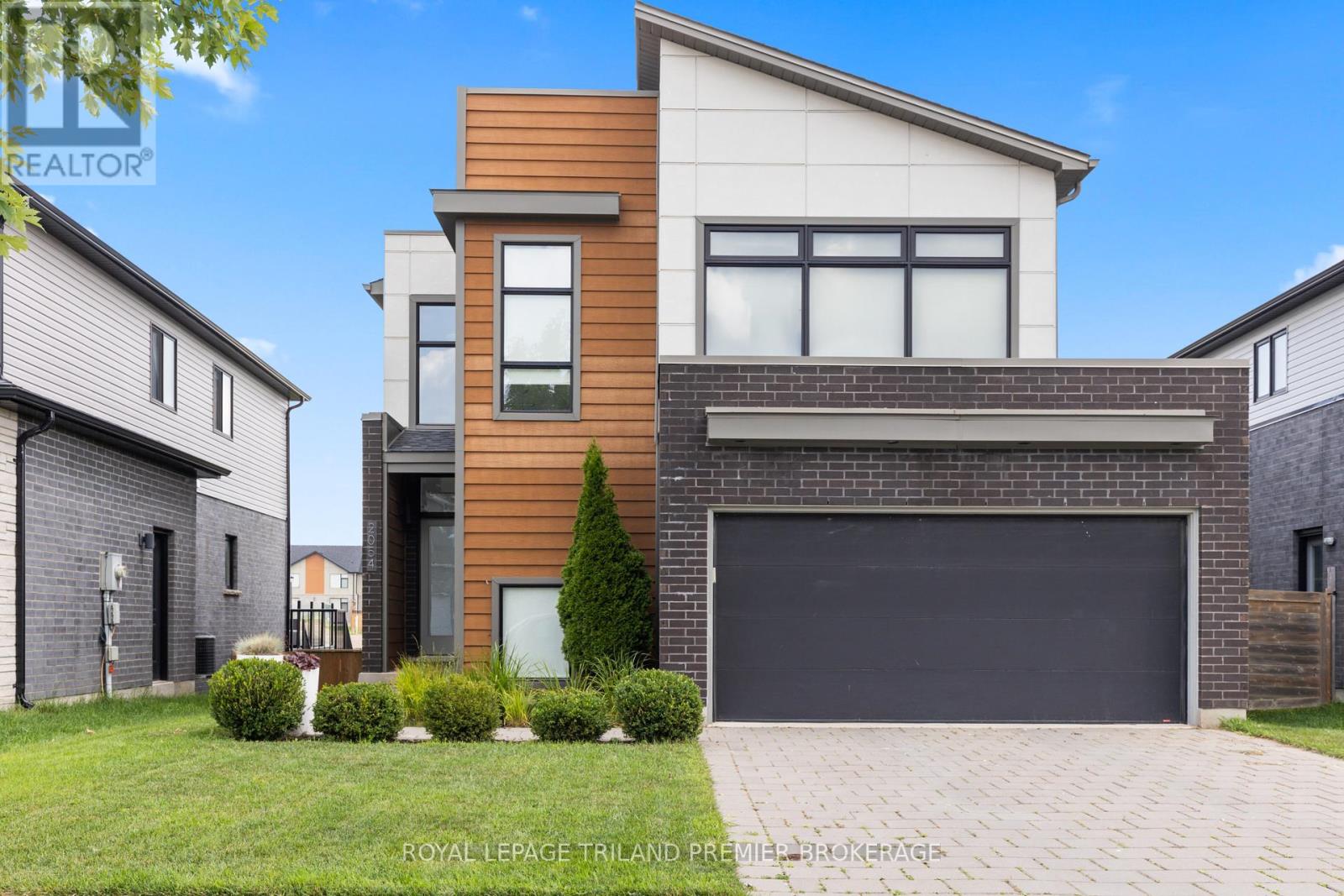 2054 Wateroak Dr, London, ON N6G 5B4