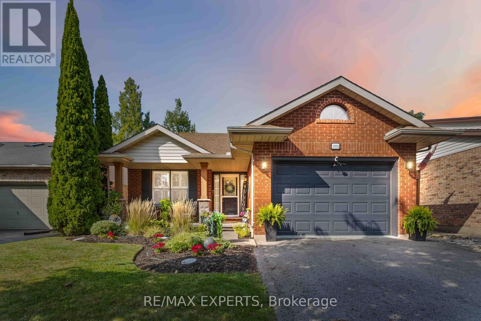 5991 Andrea Dr, Niagara Falls, ON L2H 2Z9