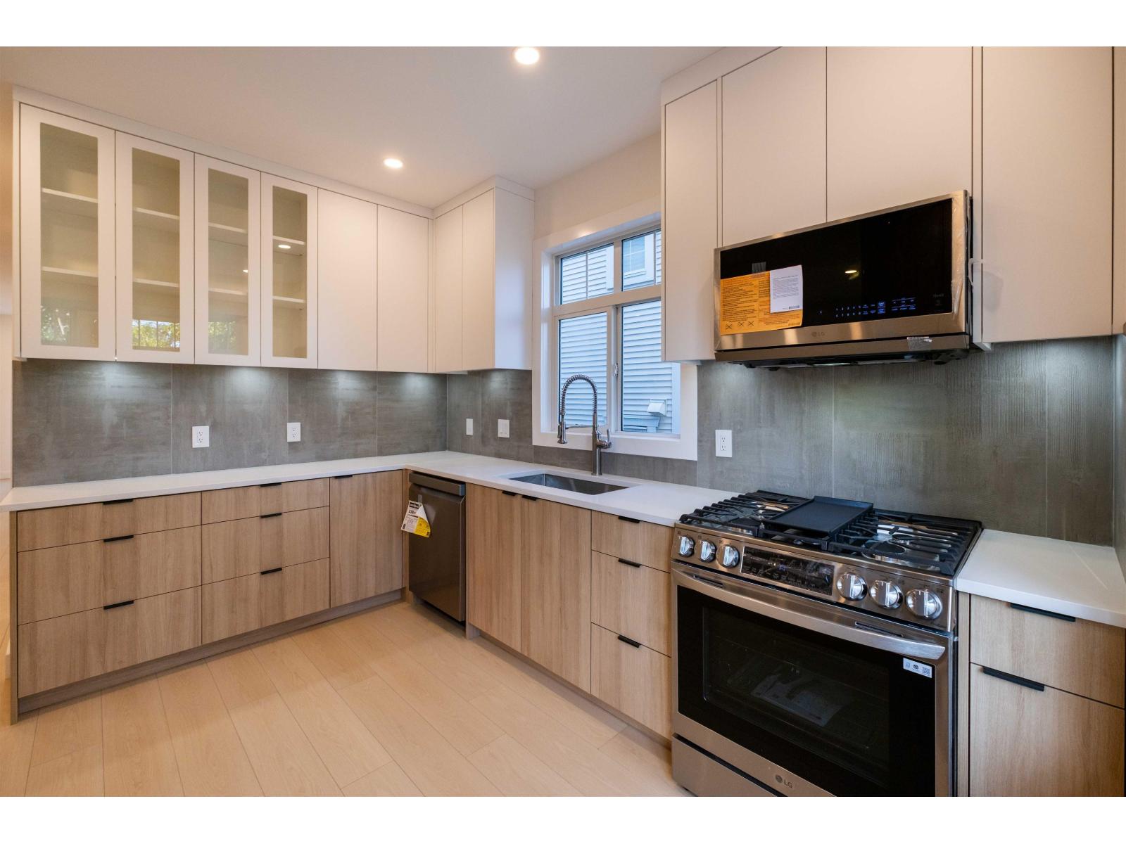 19551 66 Avenue Unit 5, Surrey, BC V4N 0Z5