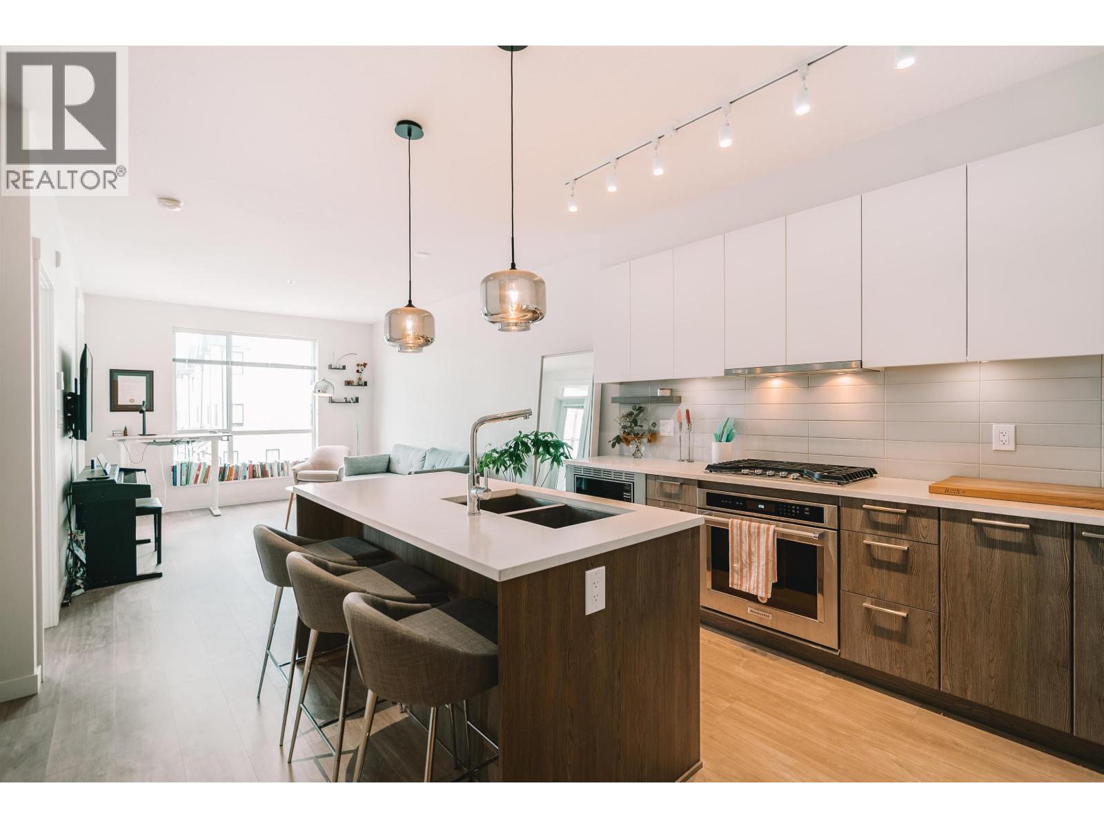 615 E 3rd Street Unit 206, North Vancouver, BC V7L 0G3