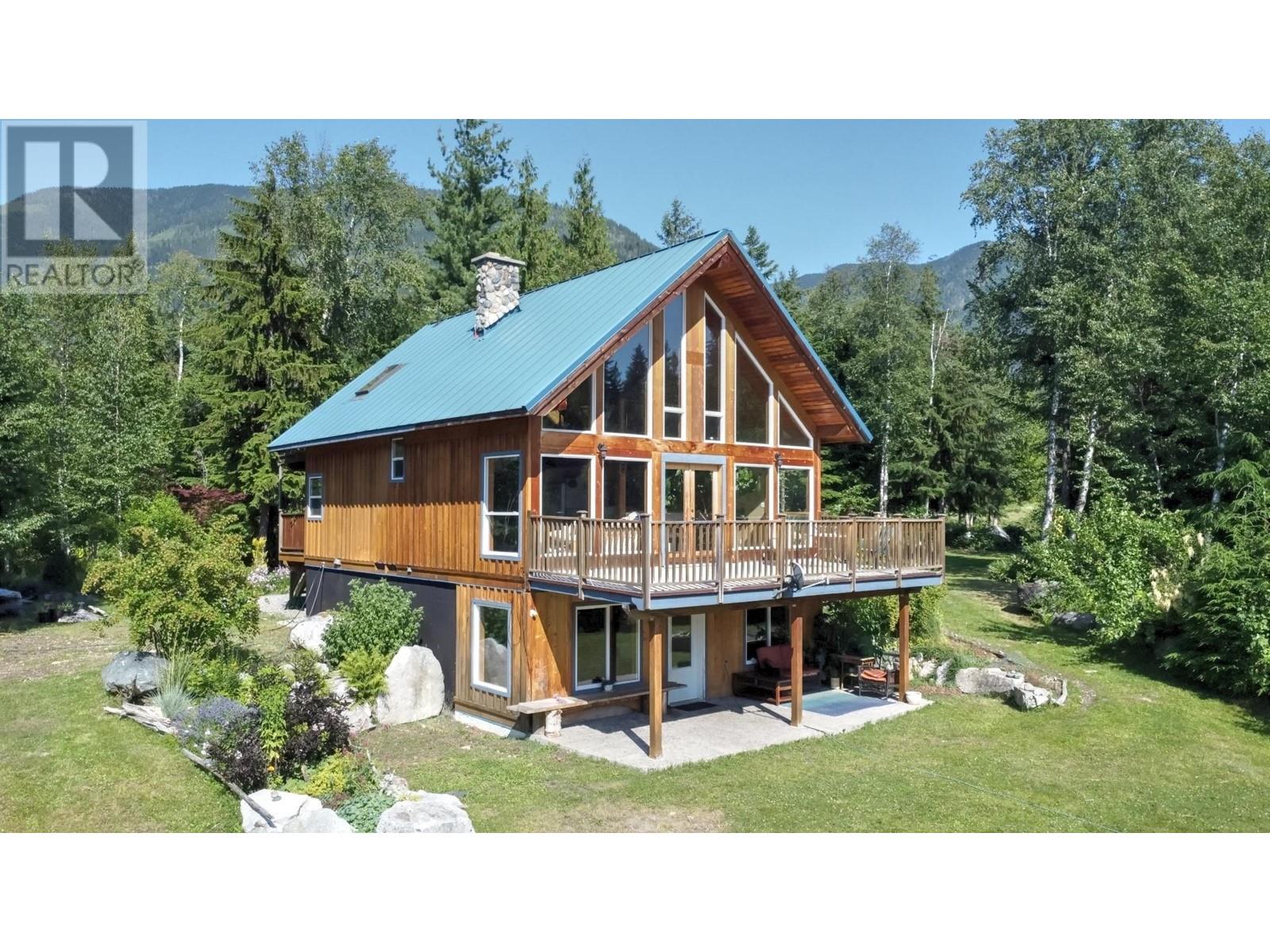325 E Wilson Creek E Rd E, Rosebery, BC V0G 1S1