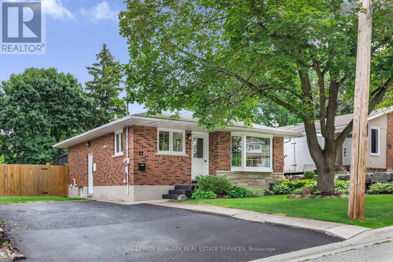 11 Flynn Ave, Cambridge, ON N3C 2T8