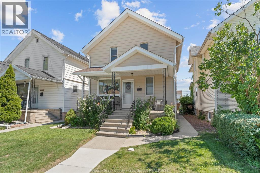 946 Elsmere Ave, Windsor, ON N9A 2A9