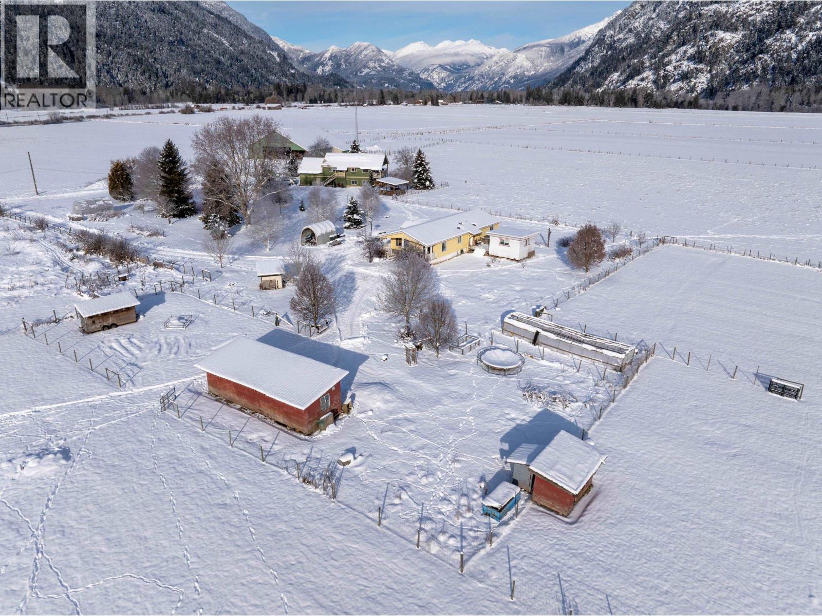 899 Erickson Rd, Pemberton, BC V0N 2L2