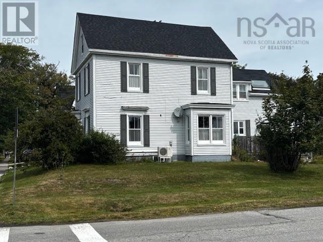 53 William St, Yarmouth, NS B5A 1Y4