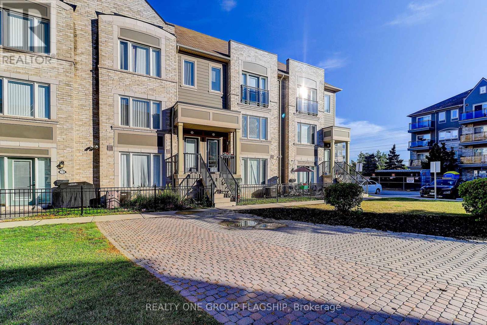 114 3050 Erin Centre Blvd, Mississauga, ON L5M 0P5