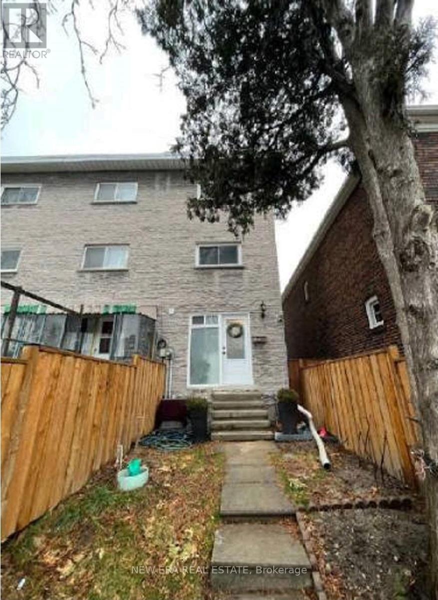 48 Carr St, Toronto, ON M5T 1B7