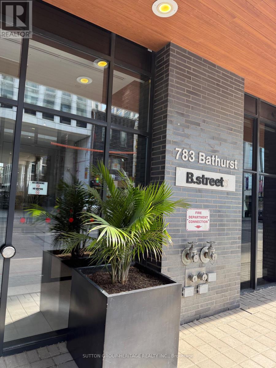 814 783 Bathurst St, Toronto, ON M5S 0A8