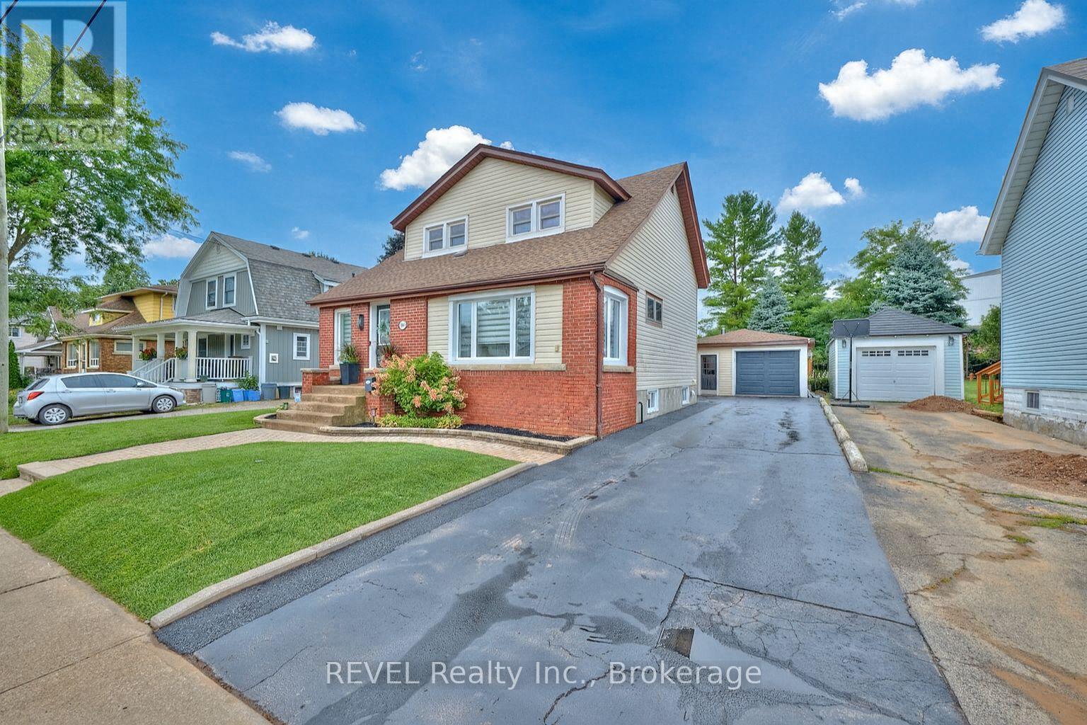 5849 Symmes St, Niagara Falls, ON L2G 2G4