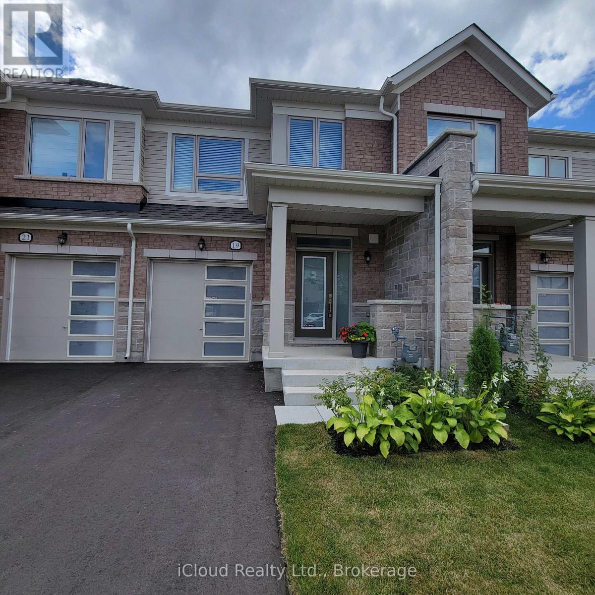 19 Edminston Dr, Centre Wellington Fergus, ON N1M 0J3