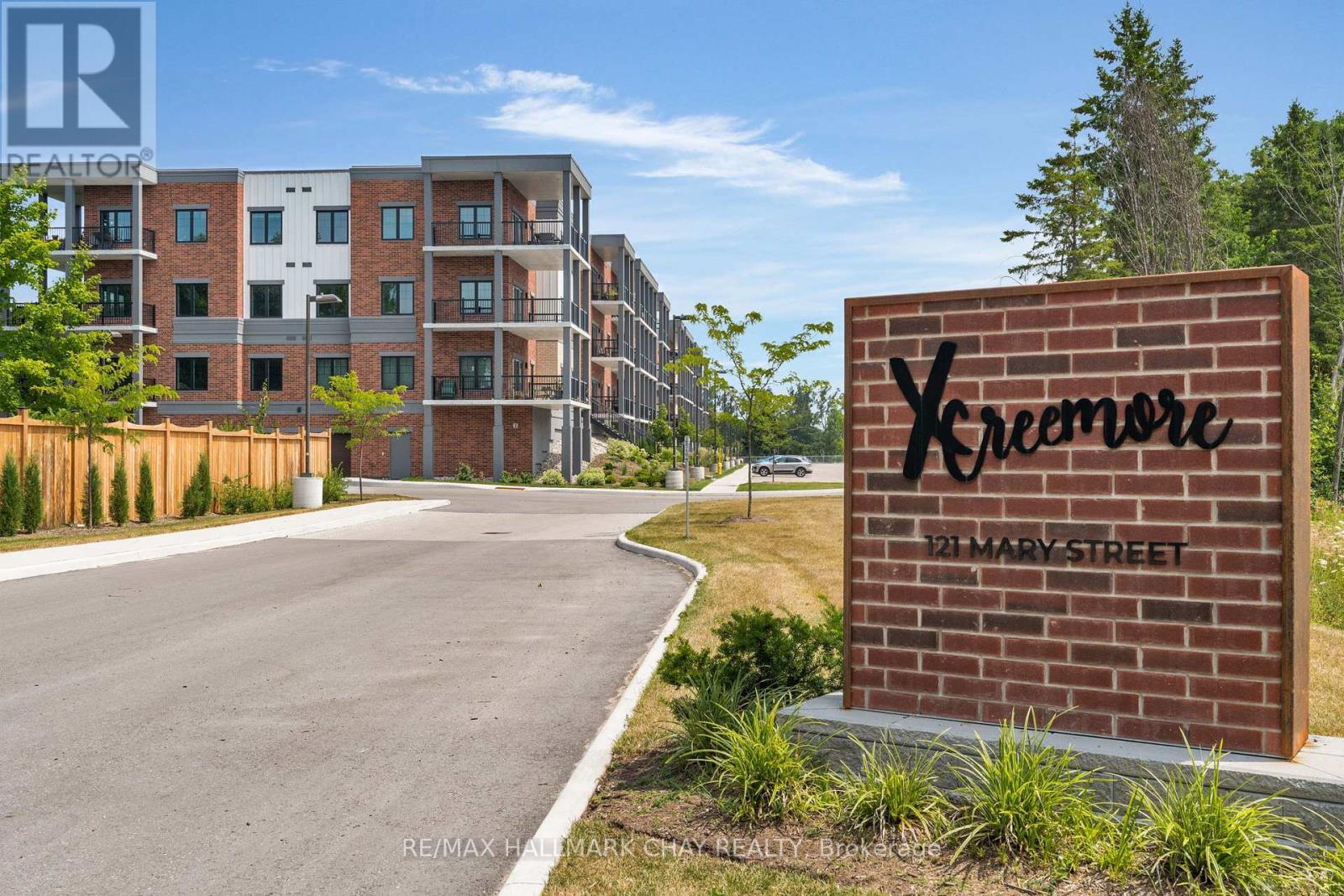 224 121 Mary St, Clearview, ON L0M 1G0