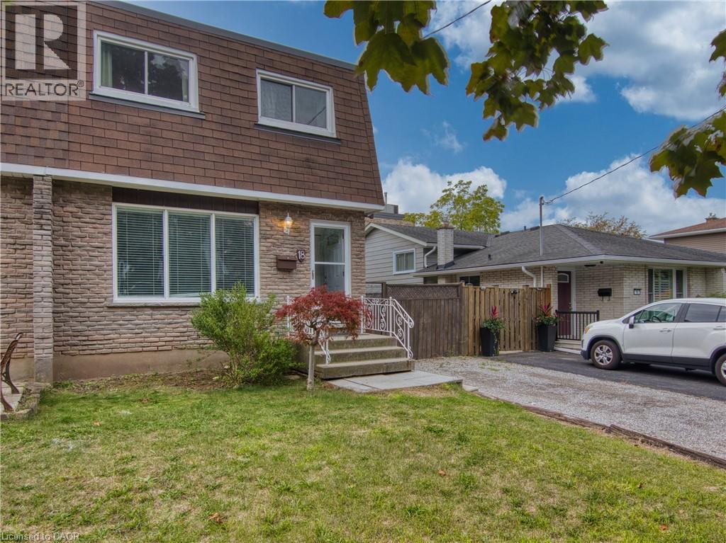 18 Prince Paul Cres, St. Catharines, ON L2N 3A9
