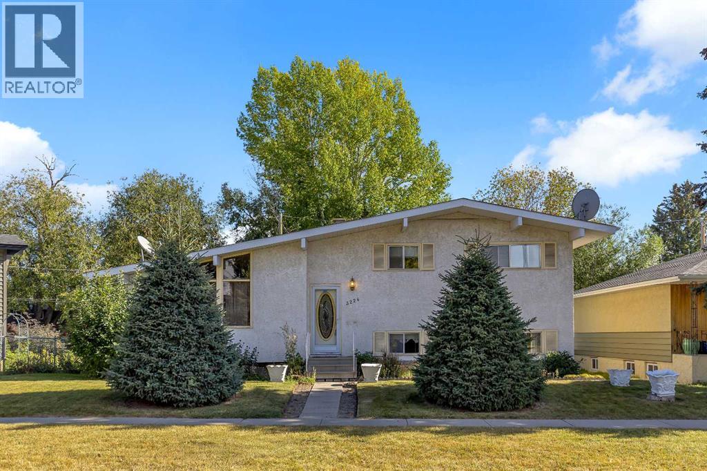 3224 Carol Dr NW, Calgary, AB T2L 0K6