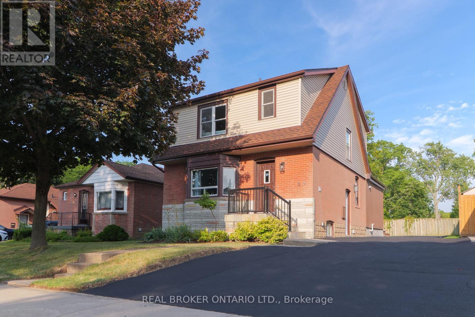 39 Cloverhill Rd, Hamilton, ON L9C 3L6