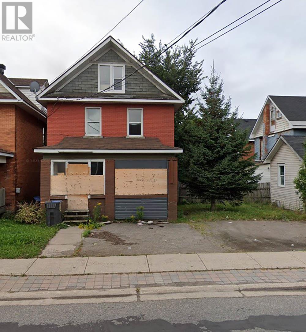 215 Albert St E, Sault Ste. Marie, ON P6A 2J5