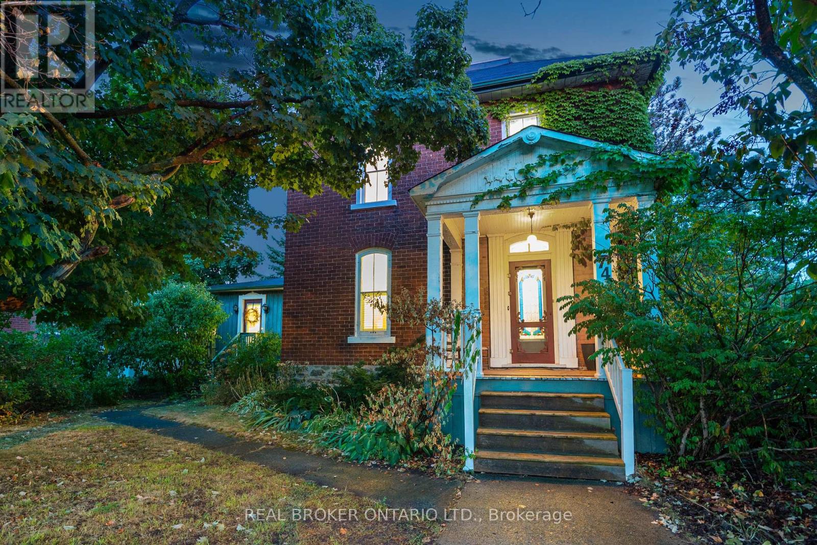 74 Lake Ave W, Carleton Place, ON K7C 1L6